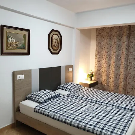 Moriones Ii Apartment
